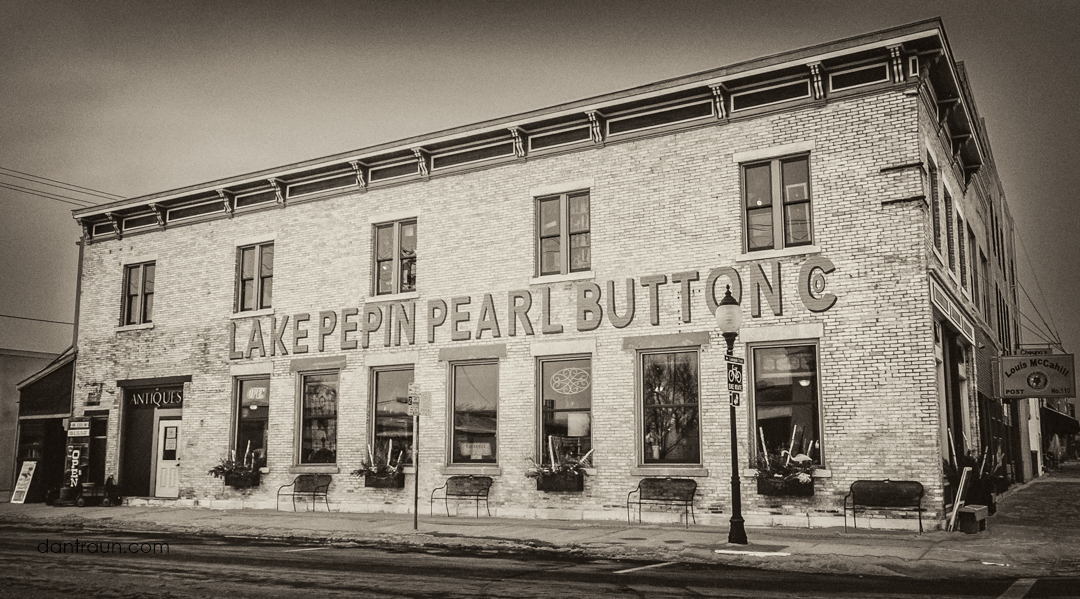 Lake Pepin Pearl Button Co