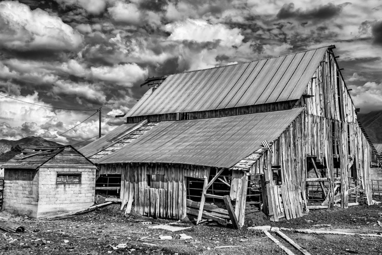 Kanosh Barn b & w Nik