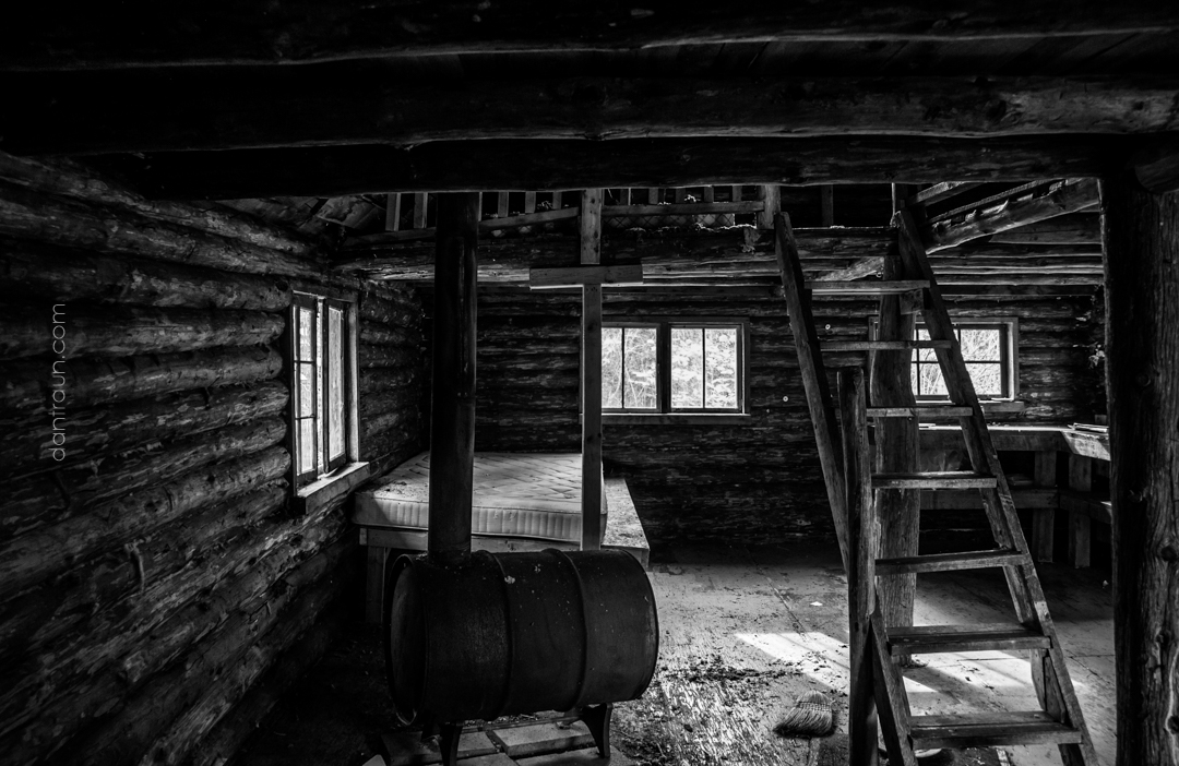 2016-11-25-abandoned-lake-cabin
