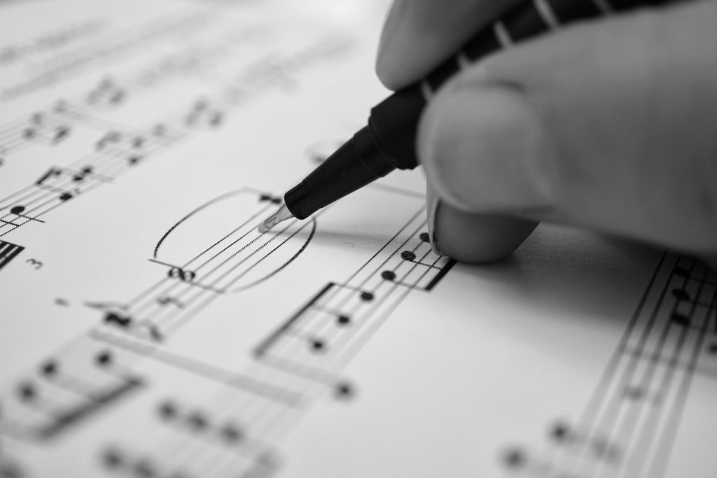 Adding a Note – Monochromia