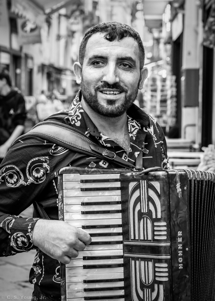 Sorrento Street Performer Monochrome